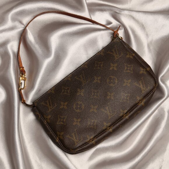 LOUIS VUITTON Pochette Monogram - Picture 1 of 9